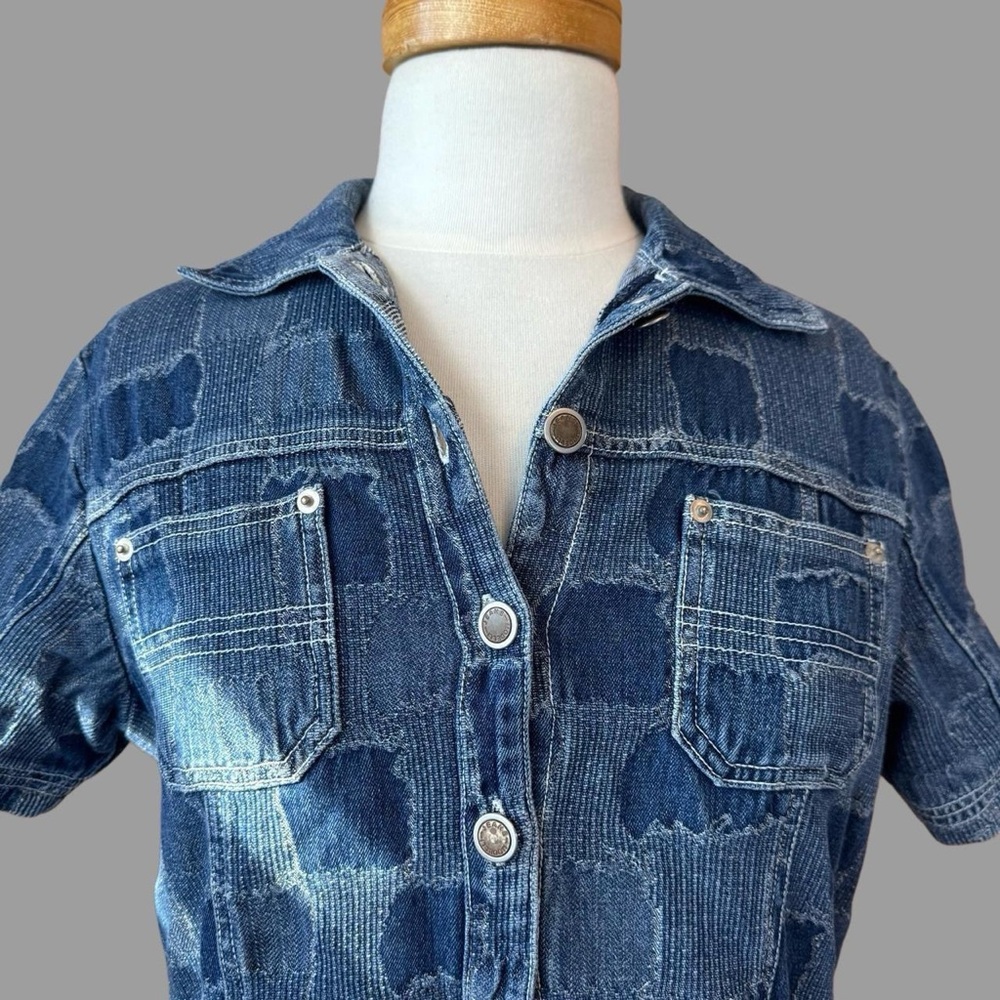 Blue denim button-up top patchwork design - Picture 2 of 4